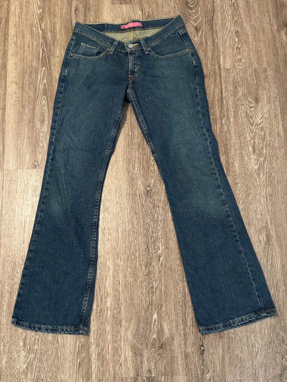 Levi's Curvy Bootcut Jeans. Sz 7 Med. EUC!
